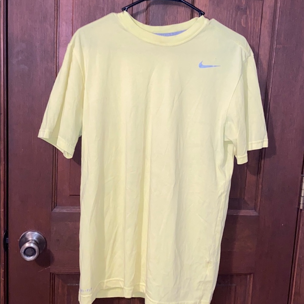 Men’s neon Nike dry fit t shirt